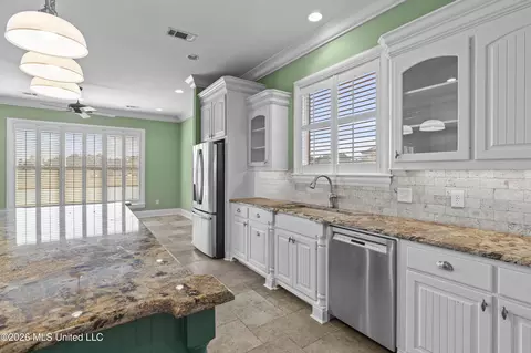 Kitchen - 121 Harbor View Dr, Madison, MS 39110 photo 5 of 6