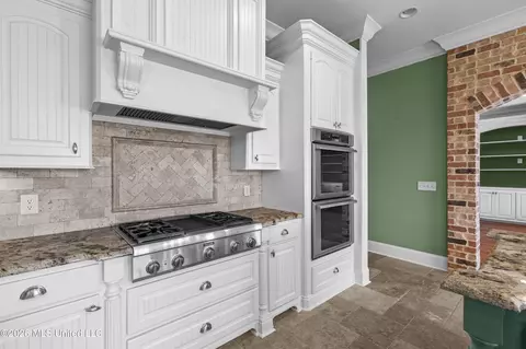 Kitchen - 121 Harbor View Dr, Madison, MS 39110 photo 4 of 6