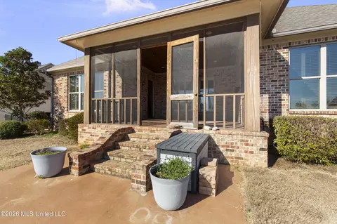 Exterior - 121 Harbor View Dr, Madison, MS 39110 photo 5 of 8