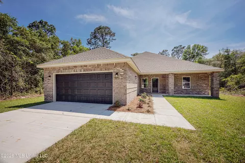 533 Oak St, Ocean Springs, MS 39564