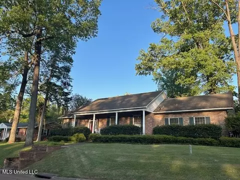 21 Oakhurst Dr, Natchez, MS 39120