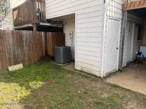 Exterior - 1074 Windrose Dr, Brandon, MS 39047 photo 3 of 3