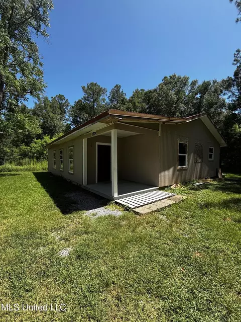 5635 Hand Sheber St, Ocean Springs, MS 39564