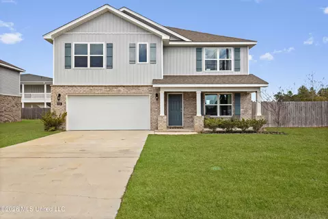 8588 Palmetto Dr, Ocean Springs, MS 39564