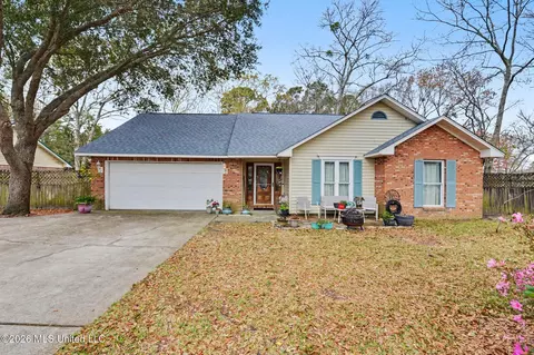 10391 Pin Oak Dr, Biloxi, MS 39532