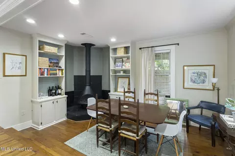 Dining - 1710 Pine St, Jackson, MS 39202 photo 2 of 2