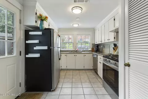 Kitchen - 1710 Pine St, Jackson, MS 39202 photo 2 of 3