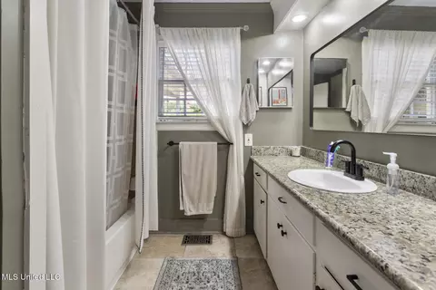 Bath - 1710 Pine St, Jackson, MS 39202 photo 1 of 1