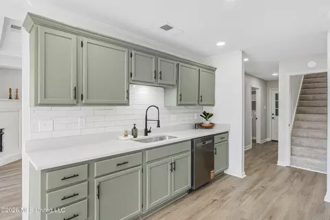 Kitchen - 6716 S Branch Rd, Olive Branch, MS 38654 photo 2 of 3