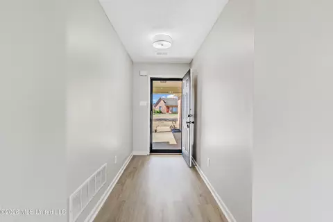 Entry Way - 6716 S Branch Rd, Olive Branch, MS 38654 photo 1 of 2