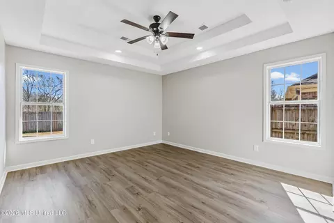 Living - 6716 S Branch Rd, Olive Branch, MS 38654 photo 4 of 4