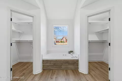 Entry Way - 6716 S Branch Rd, Olive Branch, MS 38654 photo 2 of 2