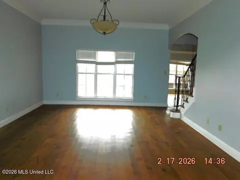 Living - 9090 Sandy Dr, Olive Branch, MS 38654 photo 5 of 6