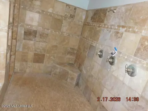 Bath - 9090 Sandy Dr, Olive Branch, MS 38654 photo 3 of 5