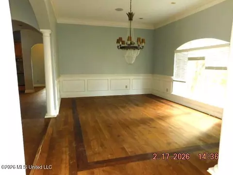 Living - 9090 Sandy Dr, Olive Branch, MS 38654 photo 4 of 6