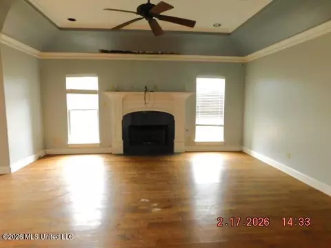 Living - 9090 Sandy Dr, Olive Branch, MS 38654 photo 6 of 6