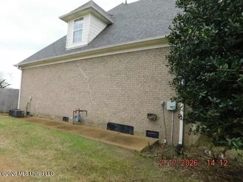 Exterior - 9090 Sandy Dr, Olive Branch, MS 38654 photo 2 of 4