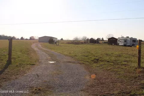 195 Jimmy Ln, Holly Springs, MS 38635