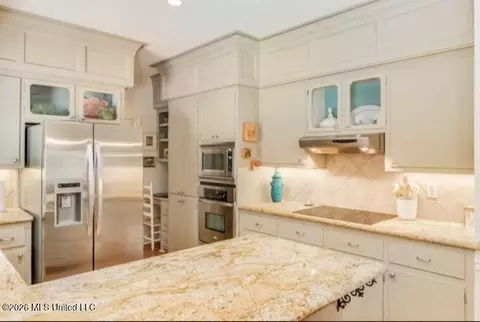 Kitchen - 512 Dixton Dr, Brandon, MS 39047 photo 3 of 4