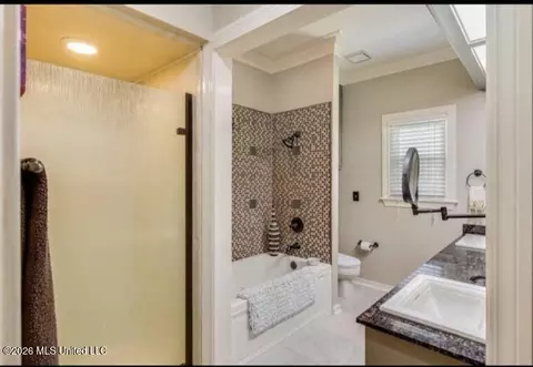 Bath - 512 Dixton Dr, Brandon, MS 39047 photo 2 of 4