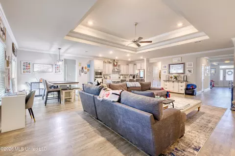 Entry Way - 7161 Glen Eagle Dr, Biloxi, MS 39532 photo 2 of 6