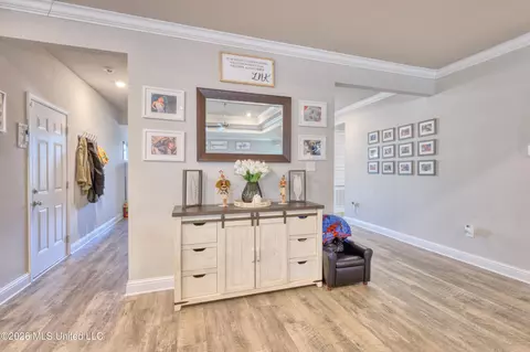 Entry Way - 7161 Glen Eagle Dr, Biloxi, MS 39532 photo 4 of 6