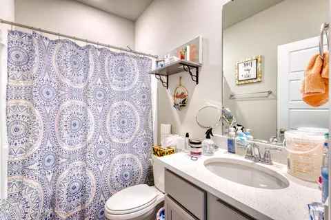 Bath - 7161 Glen Eagle Dr, Biloxi, MS 39532 photo 1 of 2
