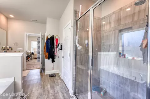 Entry Way - 7161 Glen Eagle Dr, Biloxi, MS 39532 photo 3 of 6