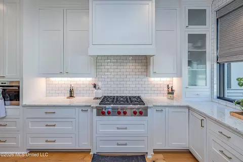 Kitchen - 297 Ashworth Cir, Madison, MS 39110 photo 5 of 8