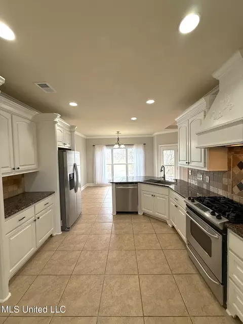Kitchen - 539 Turtle Ln, Brandon, MS 39047 photo 6 of 6