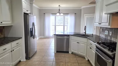 Kitchen - 539 Turtle Ln, Brandon, MS 39047 photo 4 of 6