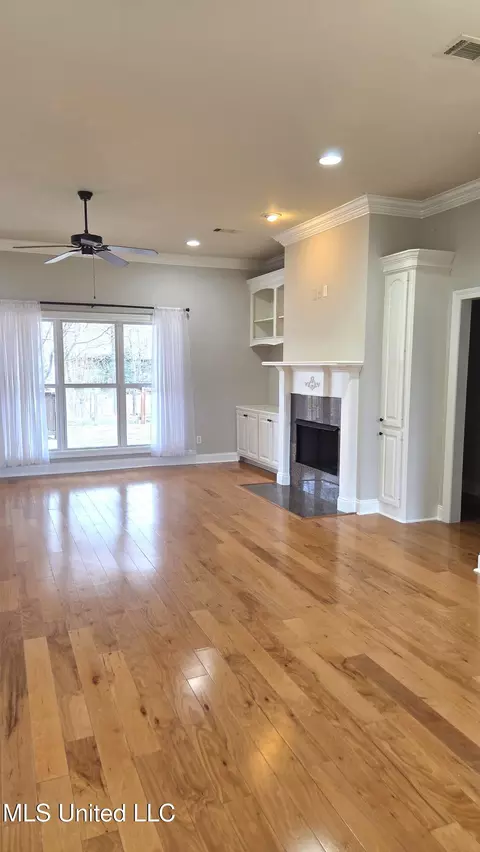 Living - 539 Turtle Ln, Brandon, MS 39047 photo 3 of 5