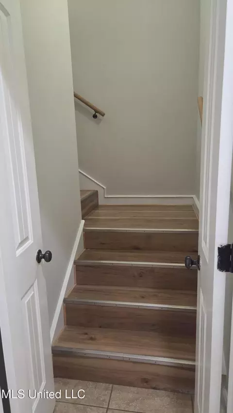 Entry Way - 539 Turtle Ln, Brandon, MS 39047 photo 3 of 4