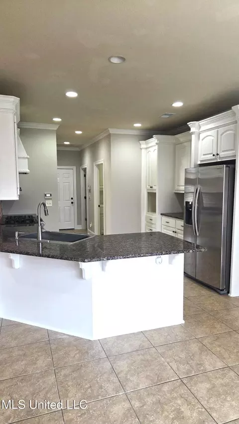 Kitchen - 539 Turtle Ln, Brandon, MS 39047 photo 1 of 6