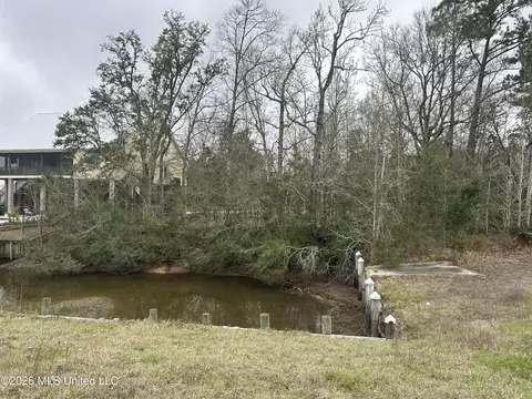2462 Iki Pl, Diamondhead, MS 39525 photo 3