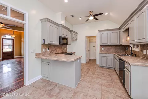 Kitchen - 107 Memory Ln, Madison, MS 39110 photo 4 of 4