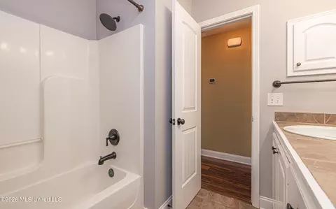Bath - 107 Memory Ln, Madison, MS 39110 photo 2 of 4