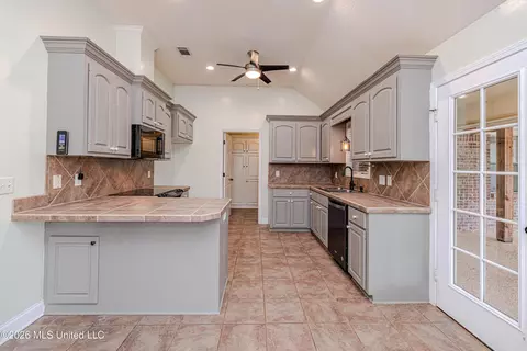 Kitchen - 107 Memory Ln, Madison, MS 39110 photo 3 of 4