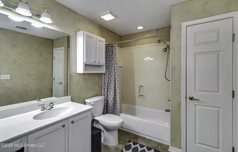 Bath - 1102 Gerrits Lndg, Brandon, MS 39047 photo 1 of 2