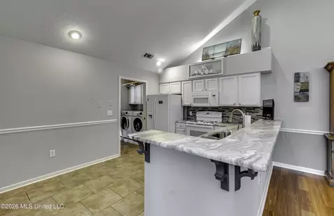 Kitchen - 1102 Gerrits Lndg, Brandon, MS 39047 photo 5 of 5