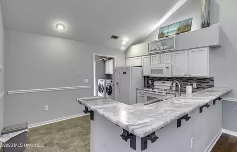 Kitchen - 1102 Gerrits Lndg, Brandon, MS 39047 photo 1 of 5