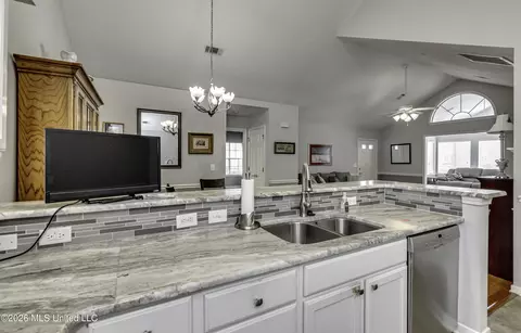 Kitchen - 1102 Gerrits Lndg, Brandon, MS 39047 photo 3 of 5