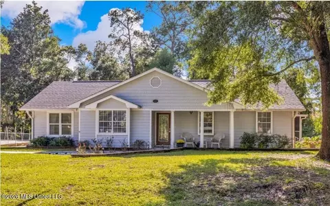 9321 Coconut Dr, Ocean Springs, MS 39564