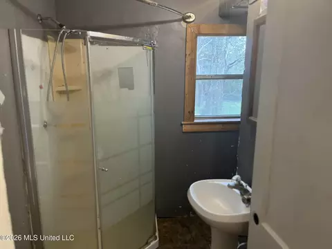 Bath - 5552 Terry Rd, Jackson, MS 39272 photo 1 of 1