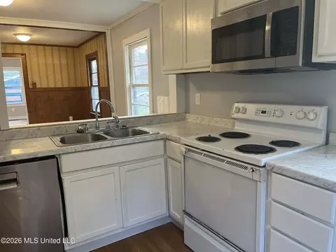 Kitchen - 5552 Terry Rd, Jackson, MS 39272 photo 2 of 2