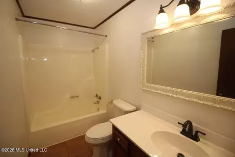 Bath - 1809 Wansley Rd, Laurel, MS 39443 photo 2 of 2