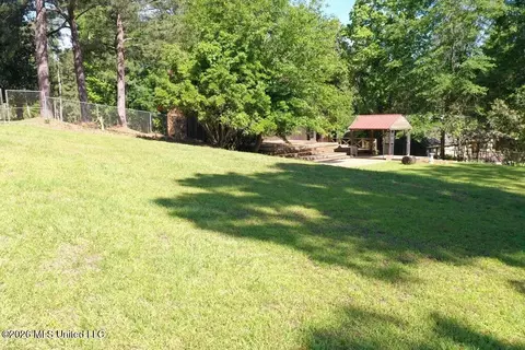 Exterior - 1809 Wansley Rd, Laurel, MS 39443 photo 2 of 5