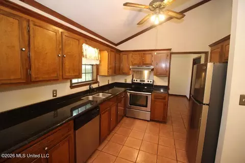 Kitchen - 1809 Wansley Rd, Laurel, MS 39443 photo 3 of 4