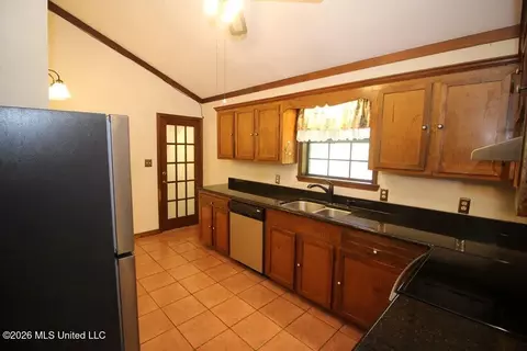 Kitchen - 1809 Wansley Rd, Laurel, MS 39443 photo 1 of 4