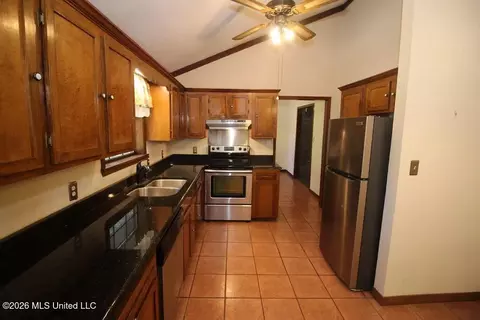 Kitchen - 1809 Wansley Rd, Laurel, MS 39443 photo 4 of 4